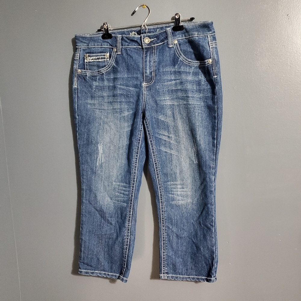 ND Weekend Blue Capri Jeans Lightly Distressed Embroidered Pockets Size 14